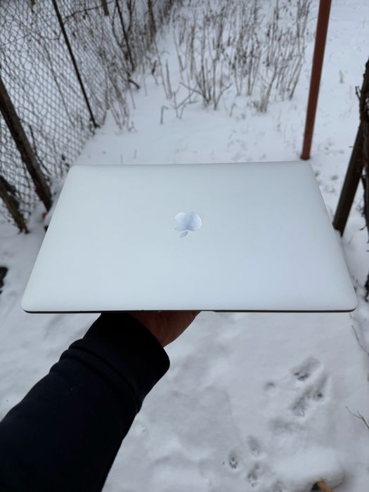 MacBook Air M1 8gb RAM 256 GB SSD stare buna