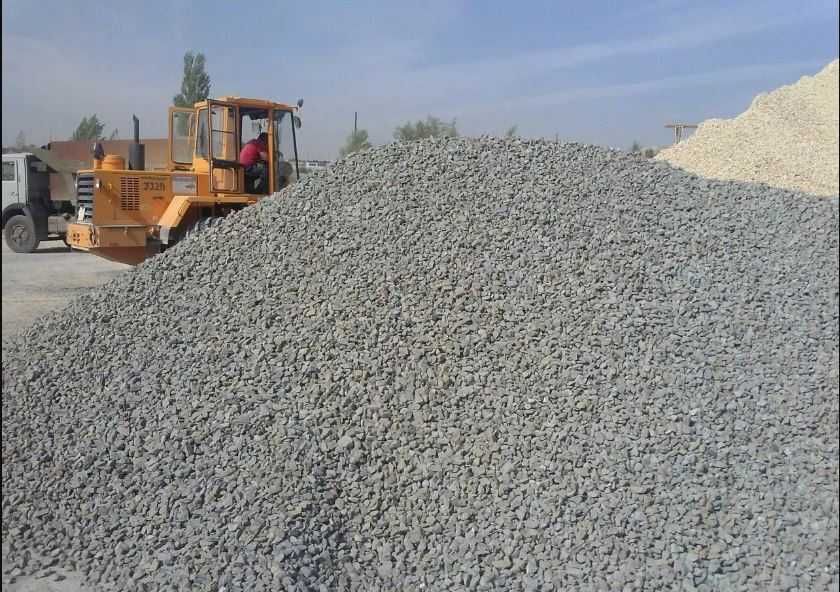 Песок, щебень, клинец, извёстка и другие строительные материалы.