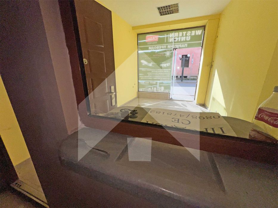 Дава се под наем Магазин в Нови пазар - 33 кв.м за 229.5 € - Снимка #6