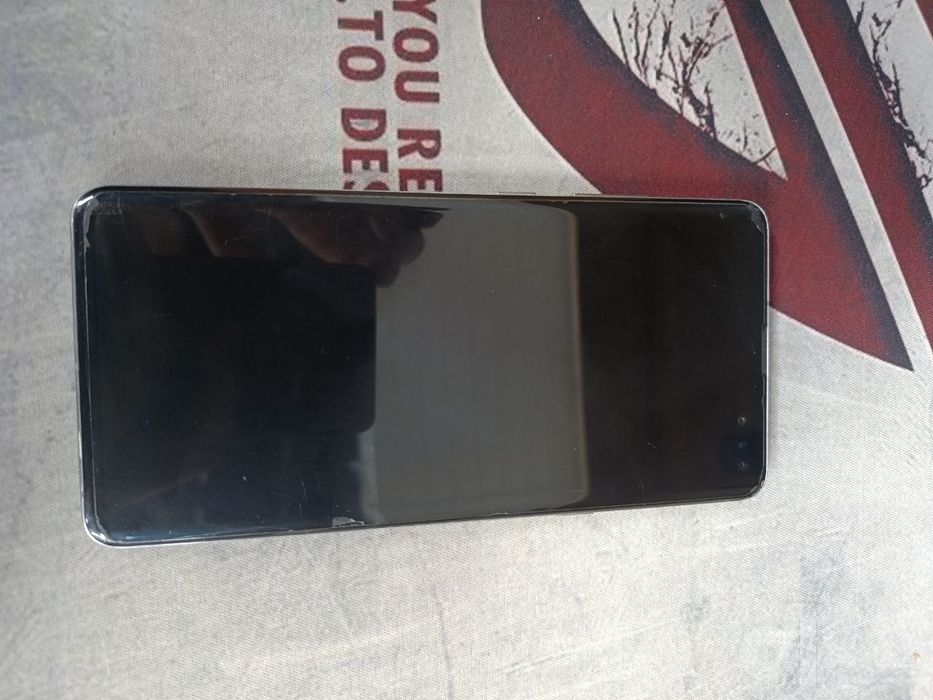 Samsung Galaxy S10 5G telefoni sotiladi