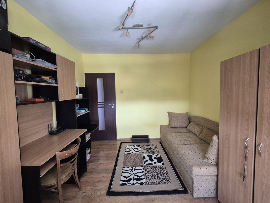 Proprietar închiriez apartament 3 camere Calea Sagului