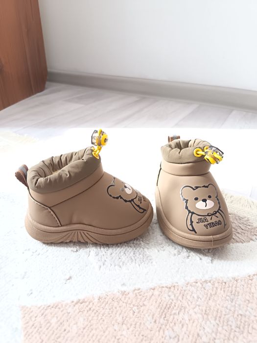 Продам детскую обувь