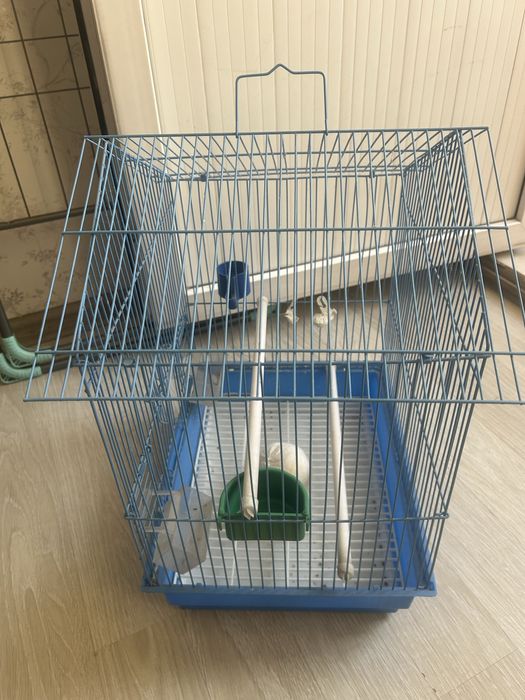 Клетка для птиц, в хорошем состоянии