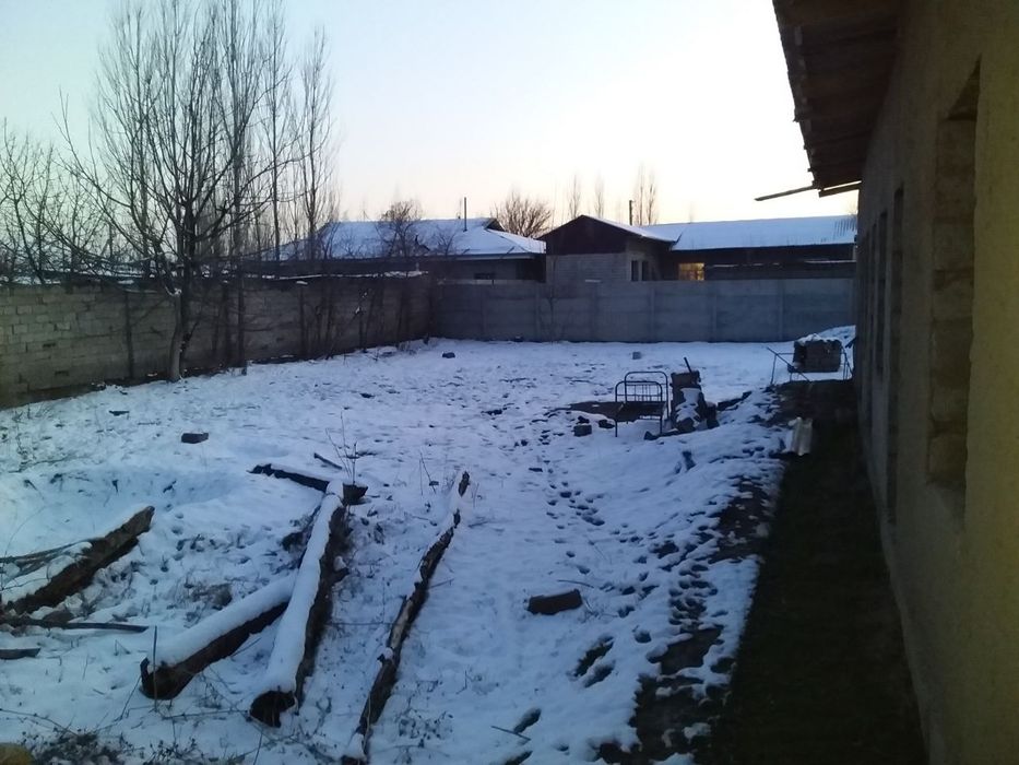 6 sotx uchastka sotiladi