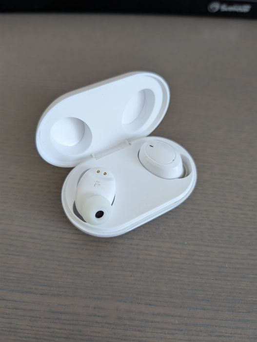 Casti Nothing ear(a)