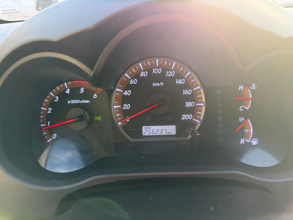 Hilux 2015  3000 automat  TOYOTA