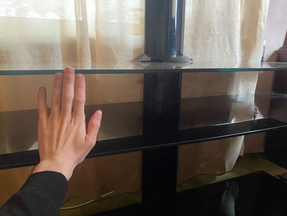 Тумба стеклянная под телевизор