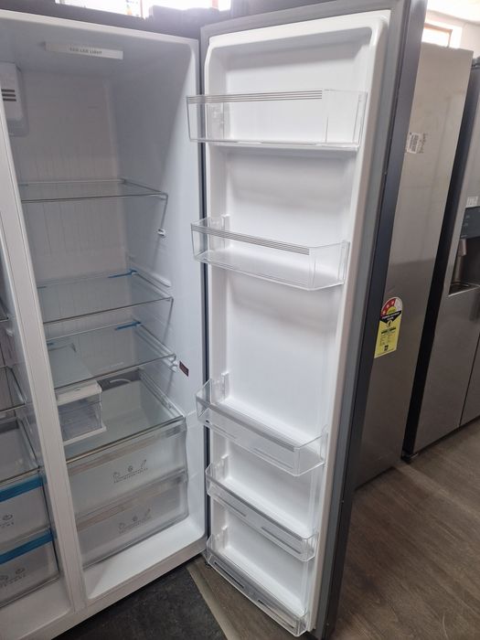 Хладилник Side by Side Point Black 650 литра