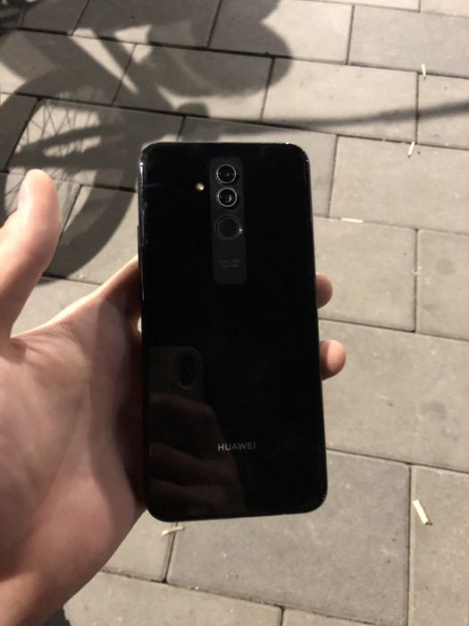 Продам huawei mate 20 lite