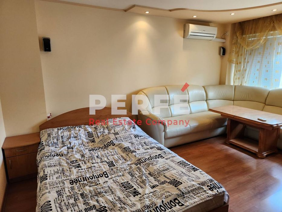 Продава се Двустаен апартамент в Бургас, Славейков - 70 кв.м за 1470 €/кв.м - Снимка #1