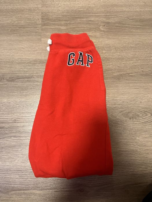 Червен анцуг – много добро състояние