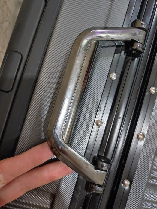 Продам чемоданы.