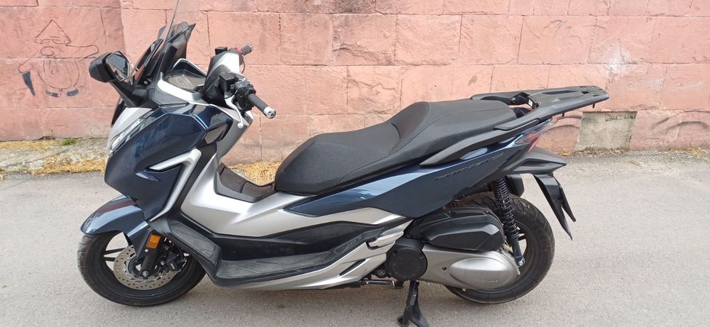 Продавам Honda Forza 300