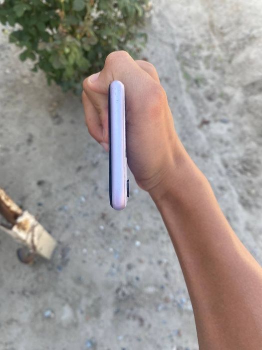 Iphone 11 xotirasi 128/72