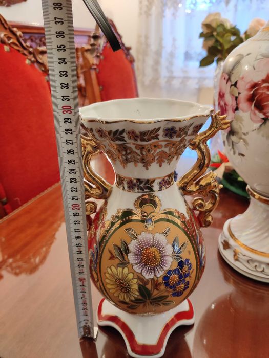 Vaze portelan romanesc lucrate manual Curtea de Arges / Cluj