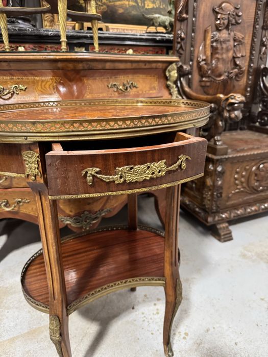 Masa din lemn cu intarsii si elemente bronz