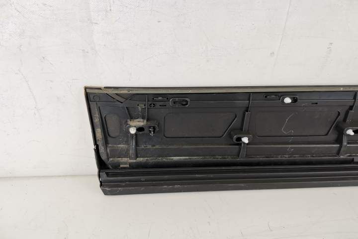 Бентли Бентайга / Bentley Bentayga Оригинална дясна предна врата, добр