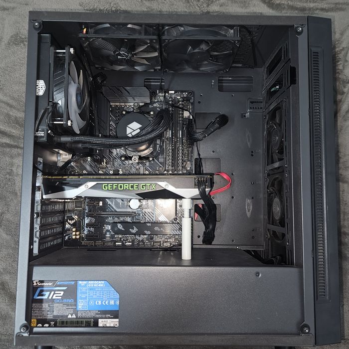 Vând calculator gaming