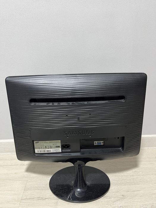 Монитор Samsung SyncMaster B1930