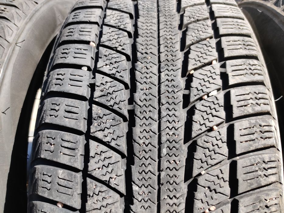 Продам зимние шины 215/55 R17