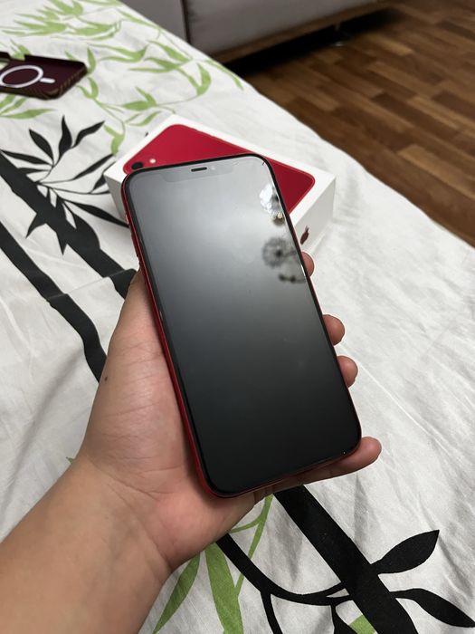 IPhone 11 red продам