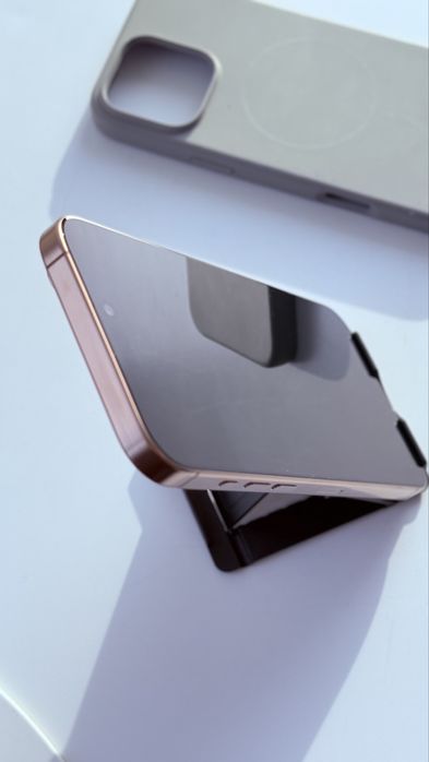 Iphone 16 pro max gold