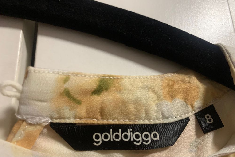 Лятна дамска блуза / потник без ръкав Golddigga, с цветен принт и асиметричен гръб