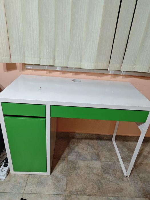 Бюро MICKE от Ikea