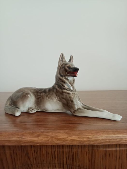 Продам фарфоровые статуэтки