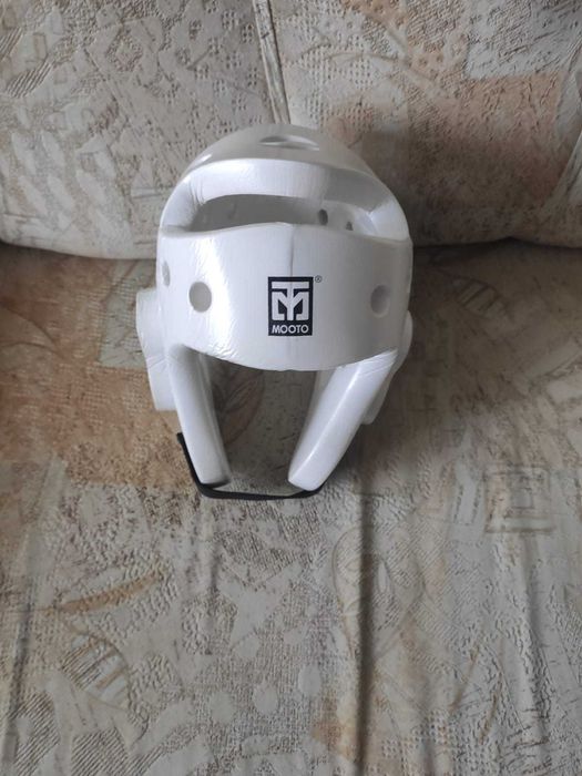 Продам новый защитный шлем.