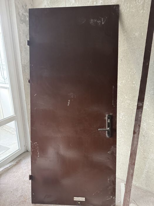 Продавам желязна врата