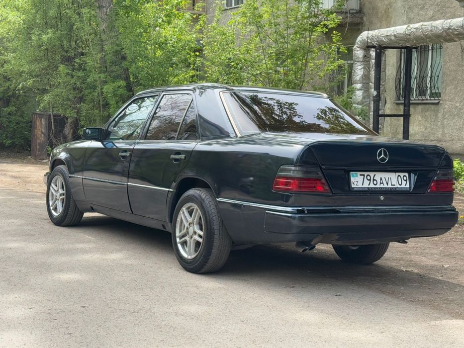 Продаю мерседес 124