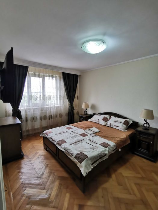 Închiriez apartament 3 camere decomandat, Calea București, zona Institut