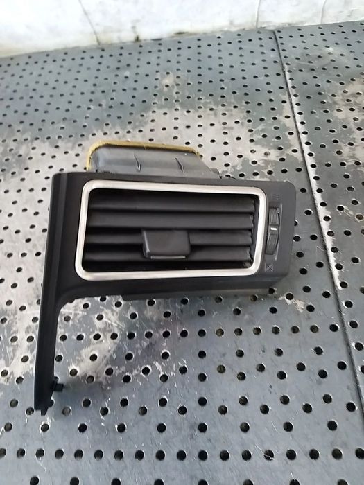 Grila ventilatie bord centru toyota verso r2 556800f030