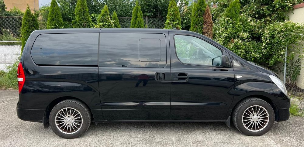 Închiriez Bus Van Microbuz Microbus  8 locuri 8+1