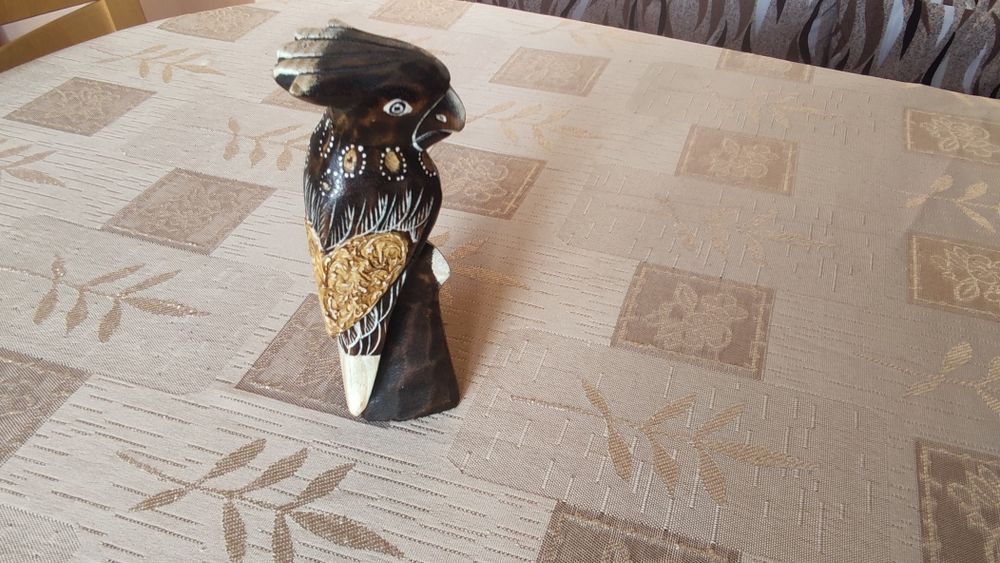 Дървена фигура папагал