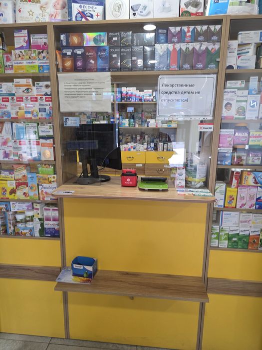 Продам шкаф витрина