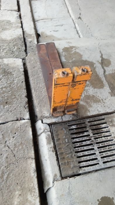 Avtokara lampasi sotiladi