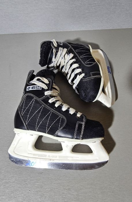 Patine 2054 hochei hockey CCM   marime  32  ( 21   cm lungime interioara).