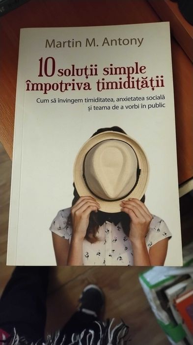 Vând cărți la 10 lei