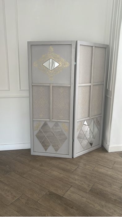 Продам ширму серую 3 секции. Стул.