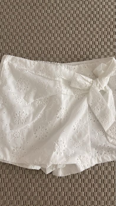Fustă pantalon albă brodată SHEIN, mărimea M, nouă