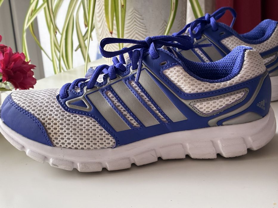 АДИДАС маратонки в размер 37