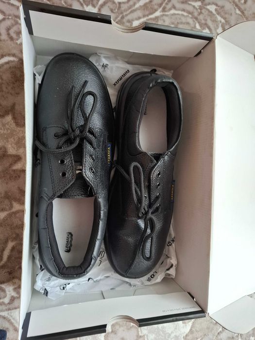 продавам работни обувки LEGASEA номер 46 с метални бомбета