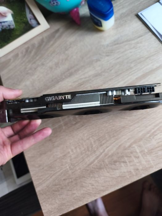 Placa video AMD 2GB