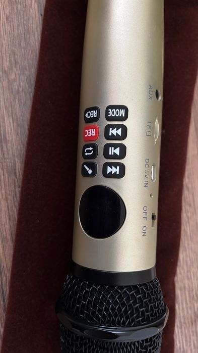 Продаю микрофон No Name L 598