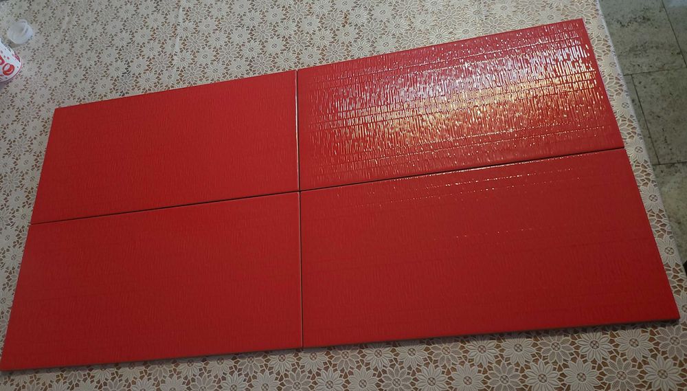 Faianta rosie  20× 40 cm