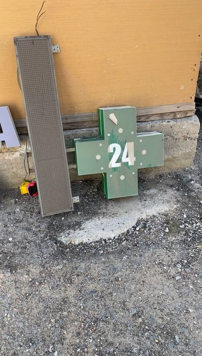 Продам мебели для аптеки