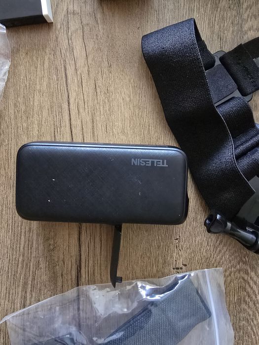 Vand GoPro 12 black cu multe accesorii