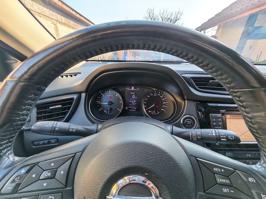 Nisaan X-trail Tekna BOSE 1.6